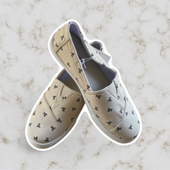 Isaac Mizrahi Shoes - NWT Issac Mizrahi 🐝 Bee Slip On Sneakers!